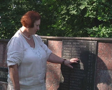 Лозівське кладовище, донька Олексія Жученка ТРК Сігма