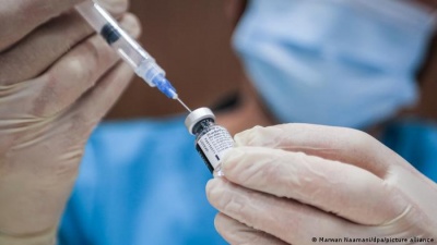 Кабмін оприлюднив план щеплення: скільки і яку вакцину отримають українці