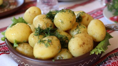 Молода картопля вийшла на українські ринки: скільки будемо платити 