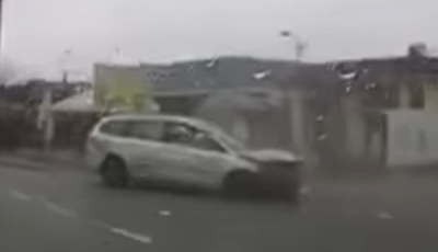 Під Києвом автівка знесла магазин з жінкою та зробила сальто в повітрі – відео