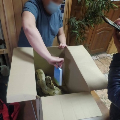 У Києві поліція затримала п’яного чоловіка, який розгулював з двома зміями 