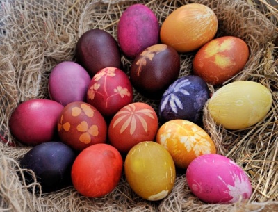 Як пофарбувати крашанки на Великдень без «хімії»: найкращі натуральні барвники