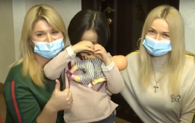 5-річна українська Рапунцель продала свої коси, щоб допомогти онкохворому хлопчику – відео