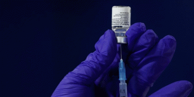 Чоловікові випадково ввели шість доз вакцини від коронавірусу