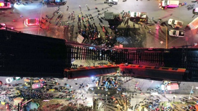 Естакада з потягом впала просто на автомобілі: 20 загиблих, 70 поранених