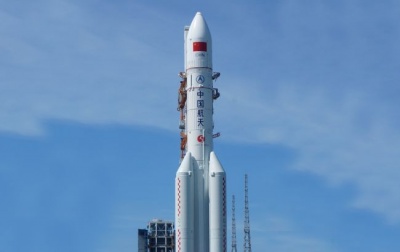 Неконтрольована китайська ракета впала на Землю: стало відомо, куди