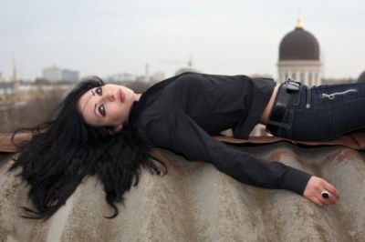 Померла молода українська модель, яка переробляла себе на «ляльку Барбі»