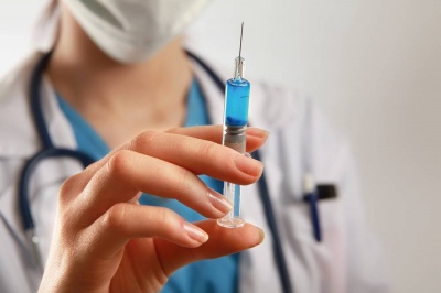 Широку вакцинацію освітян розпочнуть з 24 травня: яким препаратом щеплюватимуть
