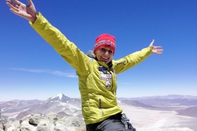 Українська вчителька вже півтора місяця без запасів кисню сходить на найвищу гору світу 