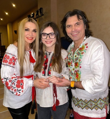 Українські зірки похвалились колоритними вбраннями у День вишиванки