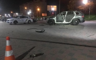В Івано-Франківську вночі вибухнув BMW: у нього стріляли з  ручного протитанкового гранатомету
