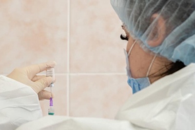 Вакцинація: два щеплення отримали майже 450 українців