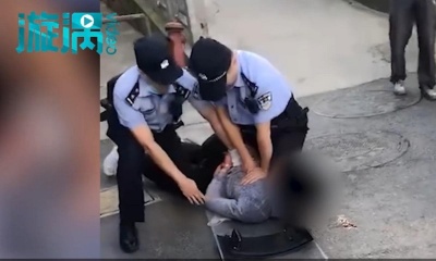 У Китаї чоловік з ножем зарізав на вулиці п'ятьох перехожих, ще 15 поранені 