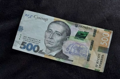 Українка стверджує, що отримала в банкоматі сувенірні 500 гривень: що відповіли у банку