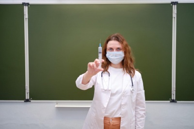 Вакцинація для вчителів може бути обов’язковою – Шкарлет