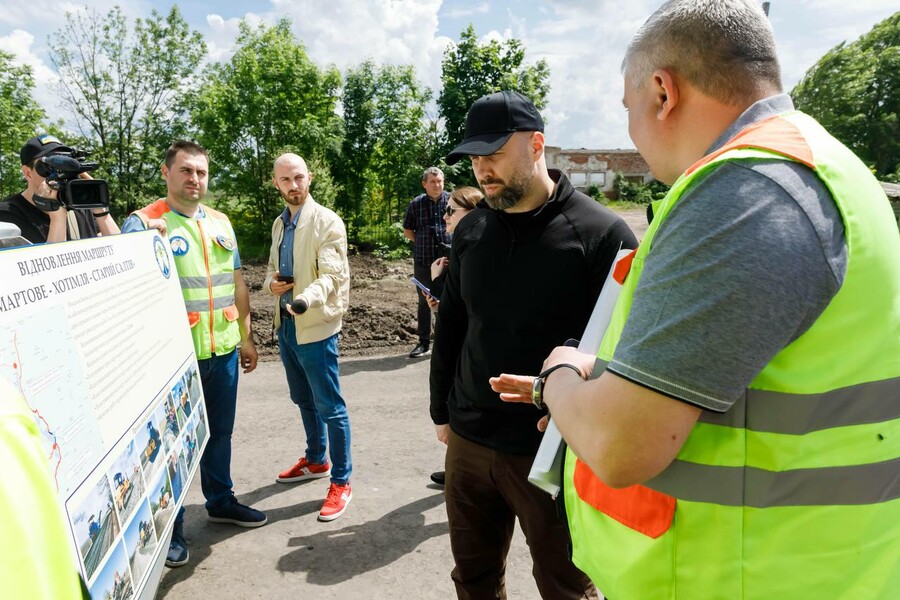 Олег Синєгубов перевірив хід відновлення дороги «Мартове – Хотімля – Старий Салтів»