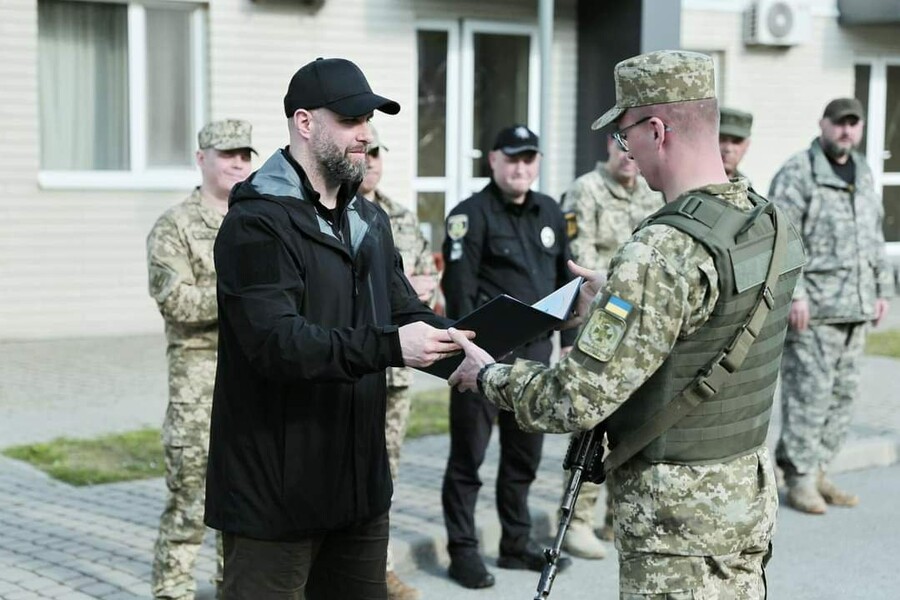 Олег Синєгубов вручив почесні відзнаки прикордонникам