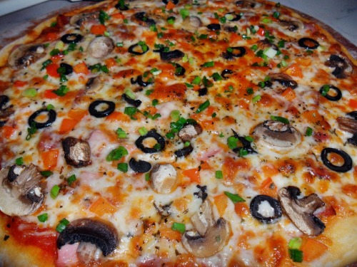 Рецепт другої Ананасова піца з шинкою і сиром