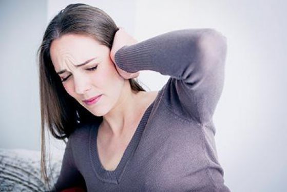 Чому закладає вуха і як усунути проблему