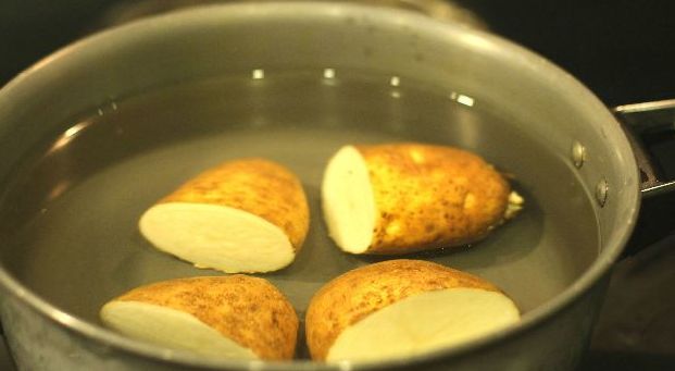 Як дихати над картоплею при кашлі