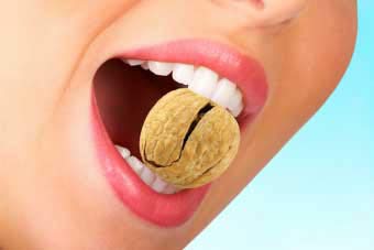 Здорові зуби як результат правильного харчування і догляду