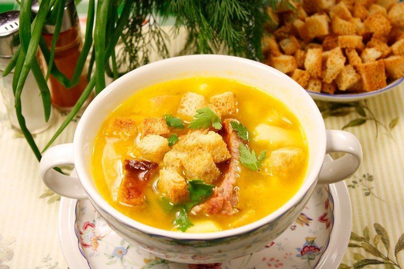 Цибулевий суп з плавленим сиром