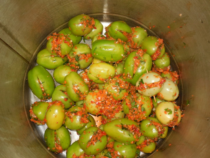 Як приготувати квашені зелені помідори в домашніх умовах