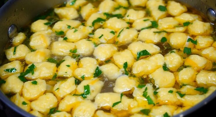 Як приготувати суп з галушками з картоплі і борошна