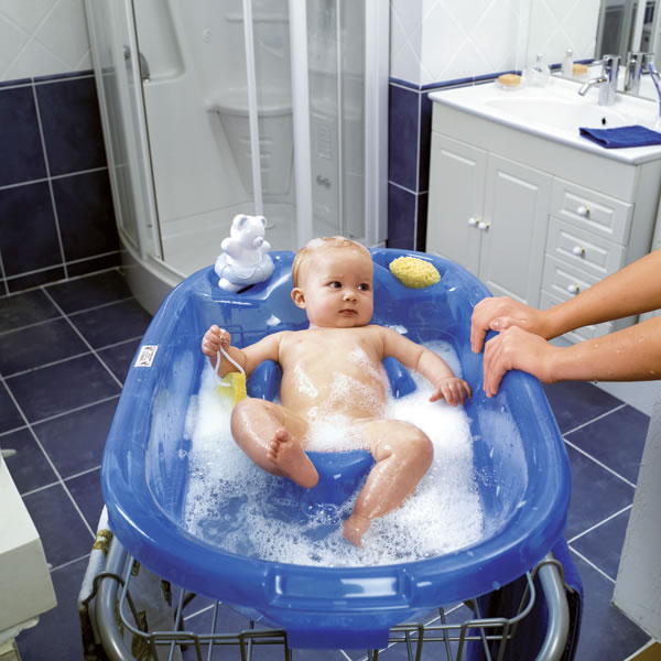 Як купати малюка вперше
