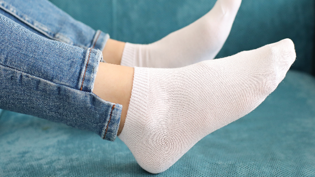 Як відіпрати білі шкарпетки в домашніх умовах в машинці і вручну