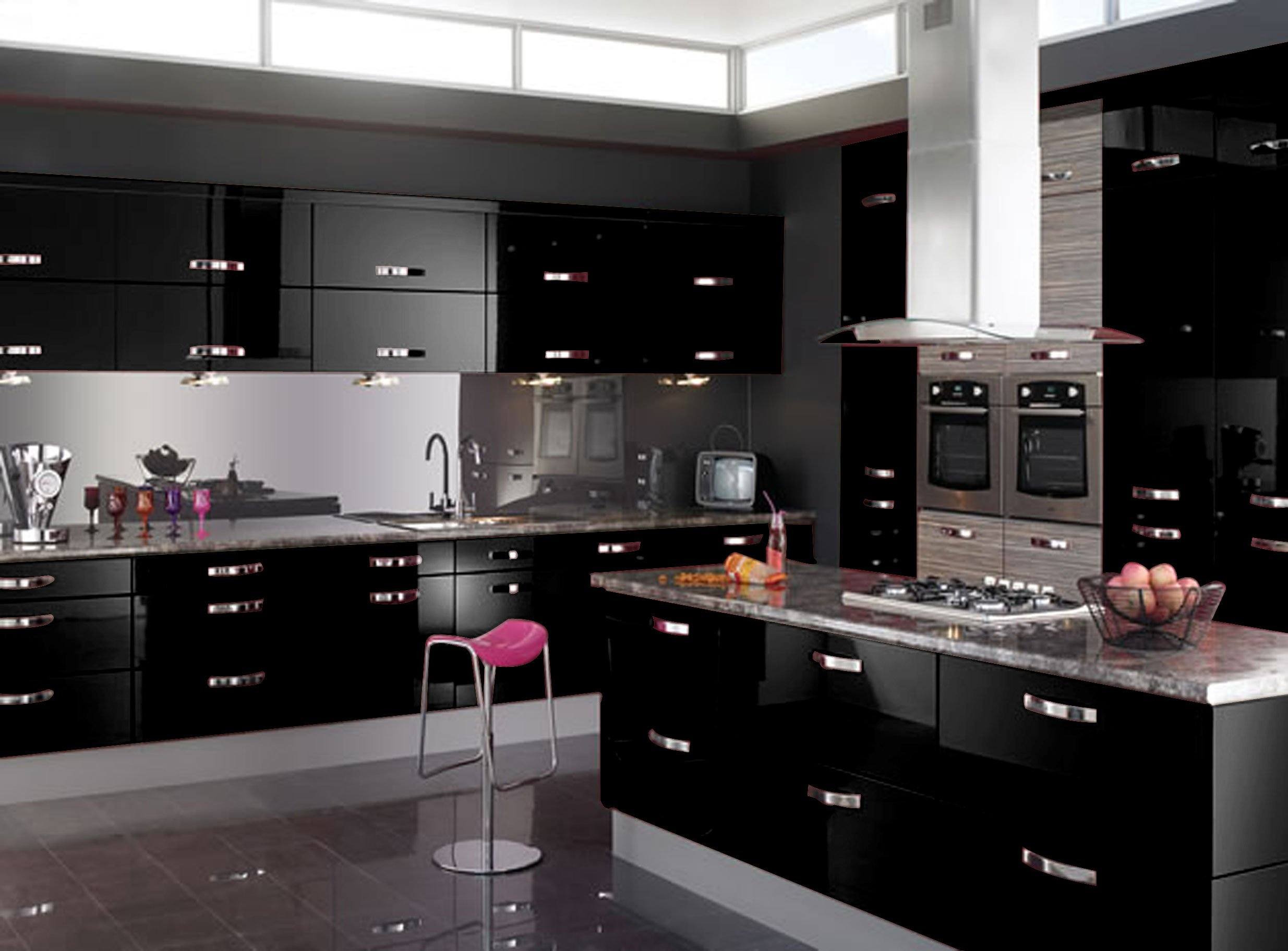 Чорна кухня в стилі лофт