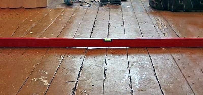 Вирівнювання дерев’яної підлоги під ламінат  1 – суха стяжка підлоги