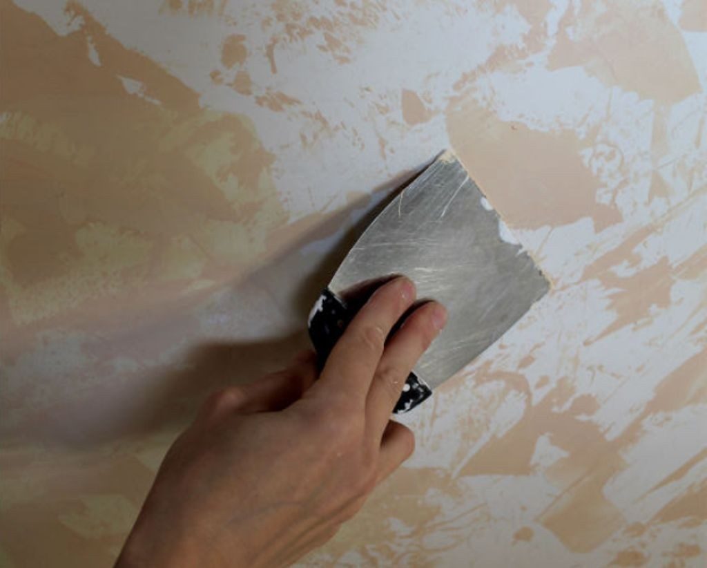 Очистка стелі від водостійкої фарби